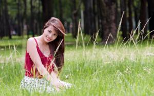 Beautiful girl in the grass wallpaper thumb