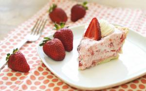 Strawberries Cake wallpaper thumb