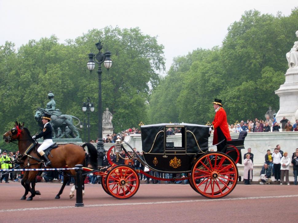 Carriage In Uk Vacation 03 wallpaper,horses HD wallpaper,brown HD wallpaper,photography HD wallpaper,black HD wallpaper,carriage HD wallpaper,3d & abstract HD wallpaper,2272x1704 wallpaper