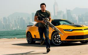 Mark Wahlberg in Transformers 4 wallpaper thumb