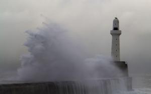 Wave splash at the lighthouse wallpaper thumb