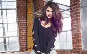 Selena Gomez model wallpaper thumb