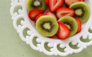 Strawberries Kiwi wallpaper thumb