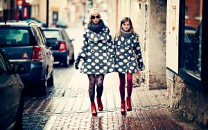 Mother and daughter, fashion, city, street wallpaper thumb