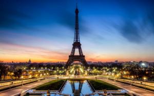 Beautiful night view of Eiffel Tower wallpaper thumb