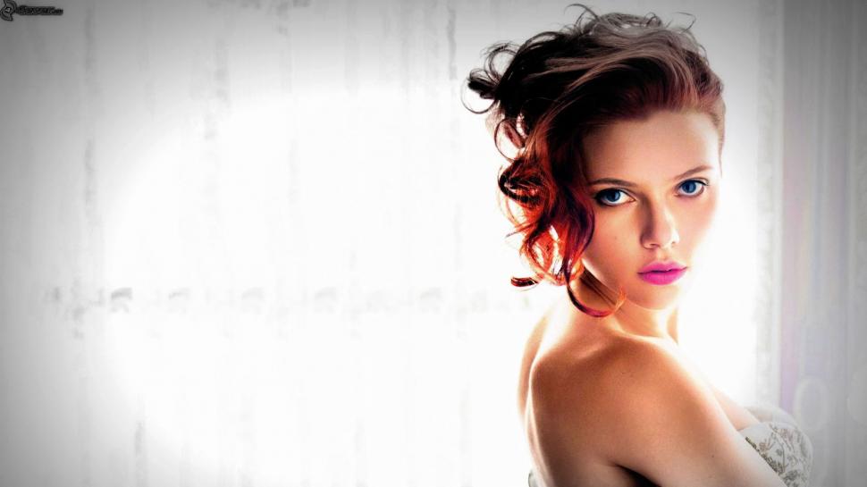 Scarlett Johansson Blue Eyes wallpaper,actress HD wallpaper,gorgeous HD wallpaper,hollywood HD wallpaper,2560x1440 wallpaper