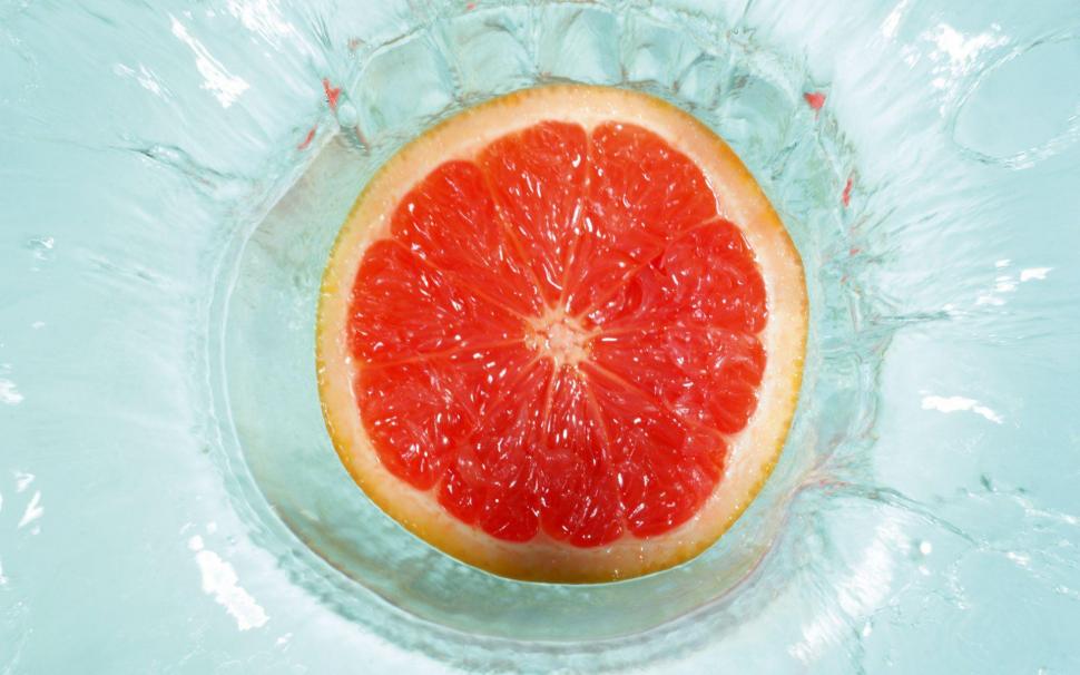 Grapefruit in the water wallpaper,photography HD wallpaper,1920x1200 HD wallpaper,water HD wallpaper,fruit HD wallpaper,grapefruit HD wallpaper,1920x1200 wallpaper