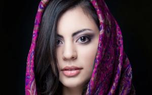 Beautiful Indian girl, brown eyes, face, scarf wallpaper thumb