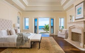 Luxury bedroom, ocean, palm tree wallpaper thumb