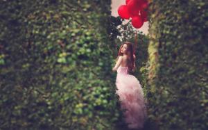 Red balloons, girl wallpaper thumb