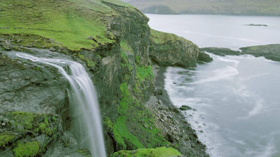 Falls In The Wild Faroe Isl Denmark wallpaper,island HD wallpaper,waterfalls HD wallpaper,cliffs HD wallpaper,grass HD wallpaper,coast HD wallpaper,nature & landscapes HD wallpaper,1920x1080 wallpaper