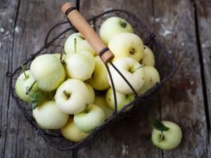 White apples, fruit, basket wallpaper thumb