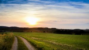 Italy nature scenery, fields, footpath, evening sunset wallpaper thumb