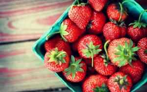 Delicious fresh strawberries wallpaper thumb