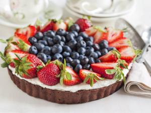 Chocolate cake, strawberries, blueberries, food wallpaper thumb