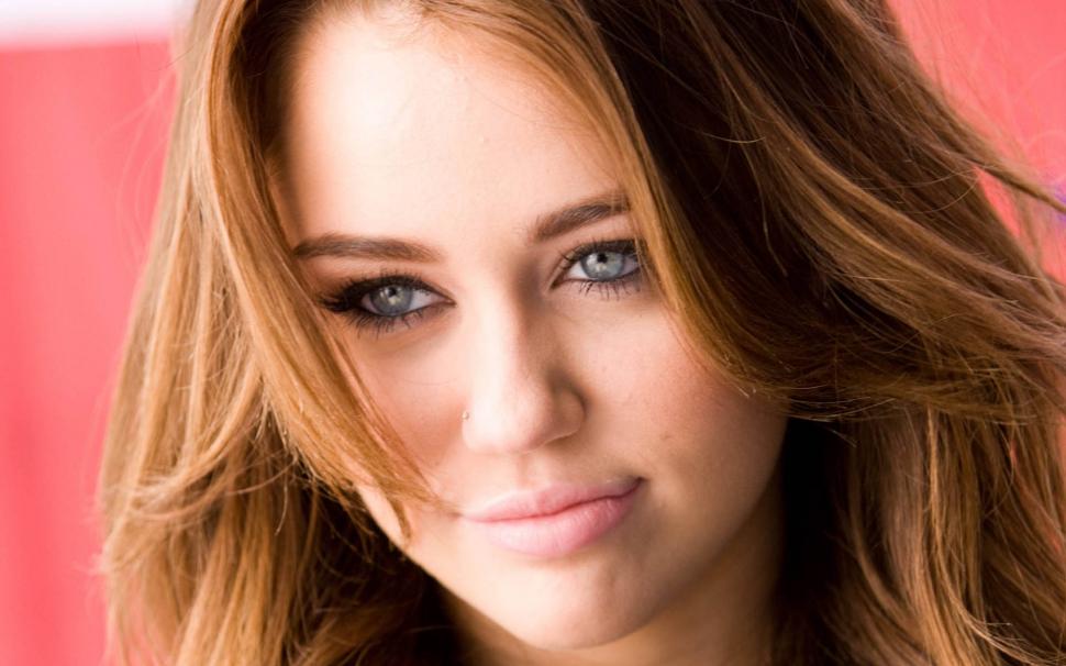Miley Cyrus Free Mobile Phone s wallpaper,celebrities HD wallpaper,miley HD wallpaper,miley cyrus HD wallpaper,singer HD wallpaper,1920x1200 wallpaper