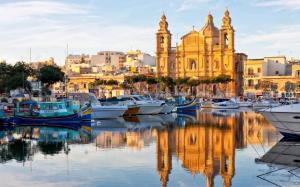 Valletta, Malta, water reflection, boats, houses wallpaper thumb