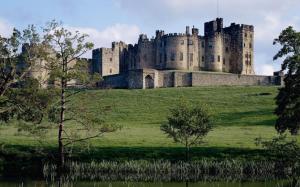 Alnwick Castle In Northumberl Engl wallpaper thumb