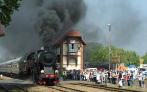 Steam Train Coming Into A Polish Station wallpaper thumb