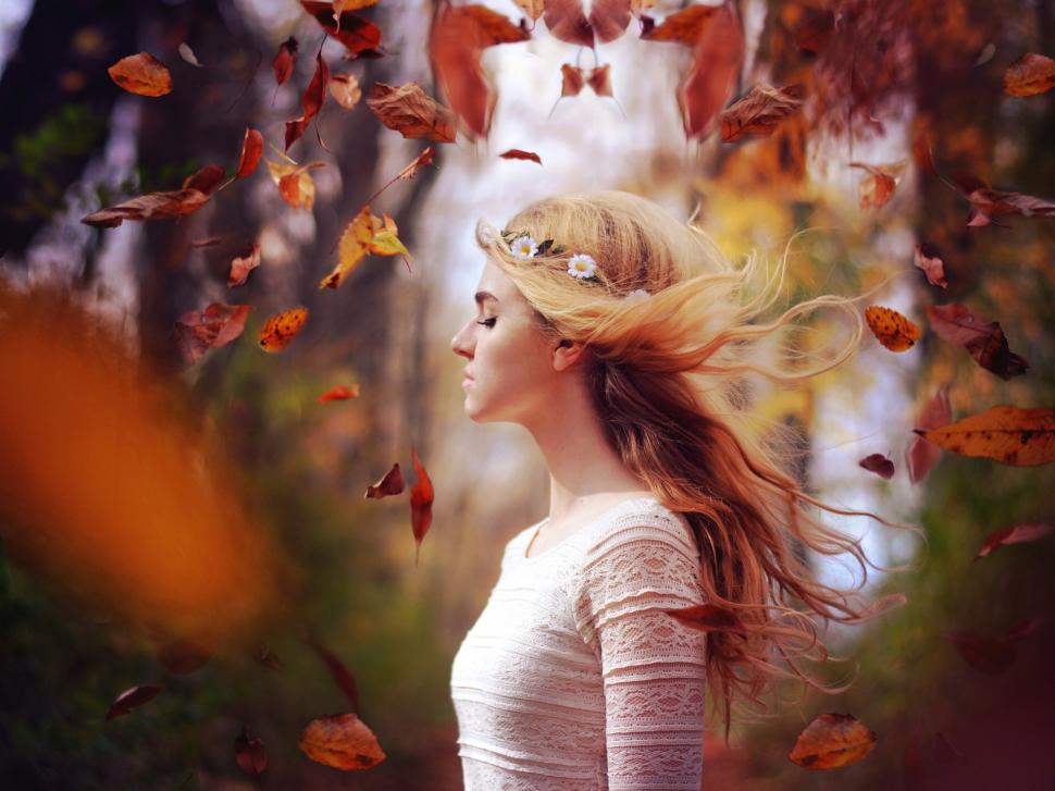 Blonde girl in autumn, leaves flying, wind wallpaper,Blonde HD wallpaper,Girl HD wallpaper,Autumn HD wallpaper,Leaves HD wallpaper,Flying HD wallpaper,Wind HD wallpaper,1920x1440 wallpaper