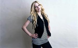Avril Lavigne 49 wallpaper thumb