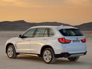 BMW X5 xDrive30d white SUV car wallpaper thumb