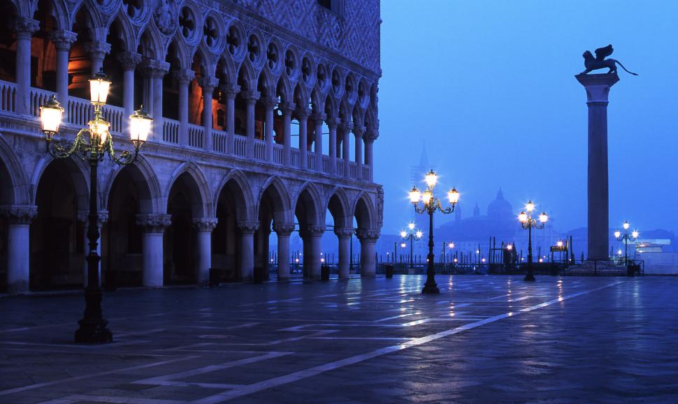 Italy, Venice Square wallpaper,Italy HD wallpaper,Venice Square HD wallpaper,Piazzetta Venetian lion HD wallpaper,lion of St. Mark HD wallpaper,the Doges palace HD wallpaper,architecture HD wallpaper,lights HD wallpaper,evening HD wallpaper,fog HD wallpaper,2492x1488 wallpaper