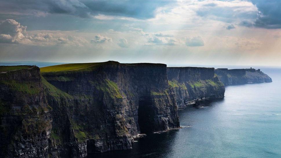 The Cliffs of Moher, County Clare, Ireland HD wallpaper,cliffs HD wallpaper,clouds HD wallpaper,county clare HD wallpaper,ireland HD wallpaper,sunrays HD wallpaper,the cliffs of moher HD wallpaper,water HD wallpaper,1920x1080 wallpaper