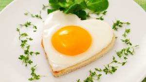 Heart-shaped egg pastry breakfast wallpaper thumb