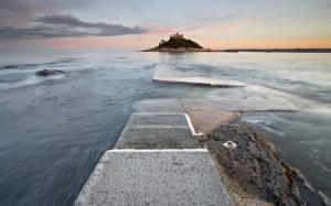 England, Marazion, lighthouse, sea, dusk wallpaper thumb
