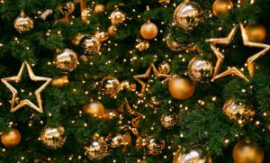 tree, decorations, balloons, stars, gold, new year, christmas, holiday wallpaper thumb
