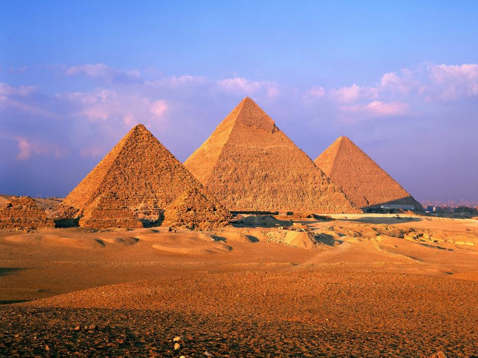 Pyramids of Giza Egypt HD wallpaper,world wallpaper,travel wallpaper,travel & world wallpaper,egypt wallpaper,pyramids wallpaper,giza wallpaper,1600x1200 wallpaper