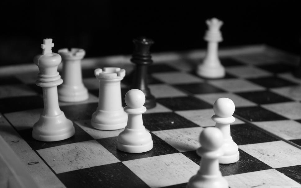 Black and white chess game wallpaper,game HD wallpaper,chess HD wallpaper,diverse HD wallpaper,3840x2400 wallpaper