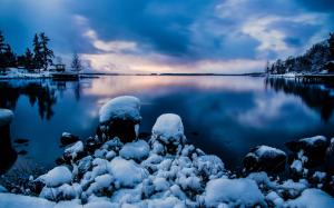 Beautiful night snow, Stockholm, Sweden, calm lake, cold winter, blue sky wallpaper thumb