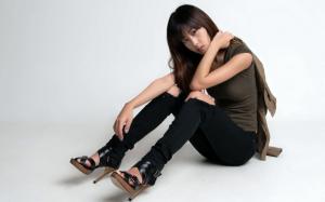 Fashion korean girl, sit on floor wallpaper thumb