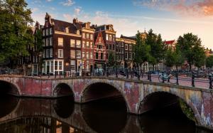 Amsterdam, Nederlands, city bridge, river, houses wallpaper thumb