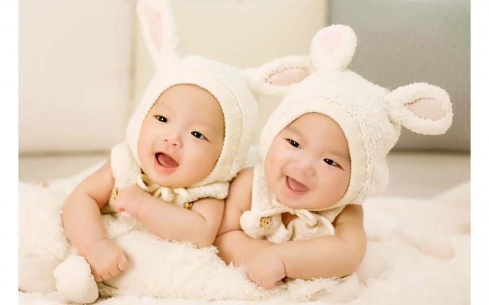 Cute Twin Babies HD wallpaper,cute HD wallpaper,babies HD wallpaper,twin HD wallpaper,2560x1600 wallpaper