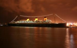 Queen Mary 2 cruise, evening wallpaper thumb