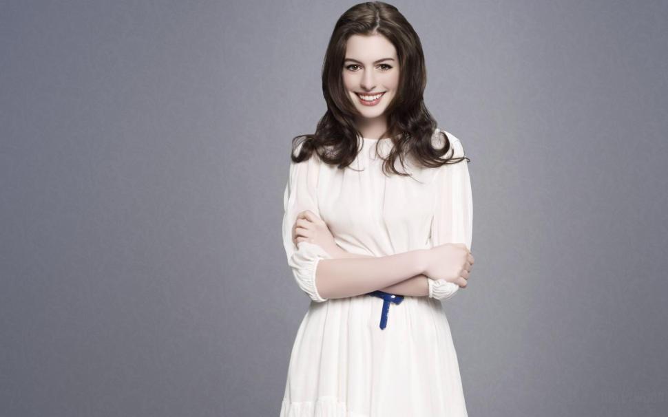 Anne Hathaway, White Dress, Smile, Face wallpaper,anne hathaway HD wallpaper,celebrity HD wallpaper,celebrities HD wallpaper,actress HD wallpaper,girls HD wallpaper,hollywood HD wallpaper,movies HD wallpaper,2880x1800 wallpaper