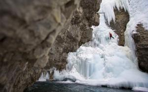 Ice Climbing HD wallpaper thumb