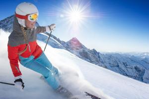 Girl skiing wallpaper thumb