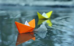 Small paper boats in water wallpaper thumb