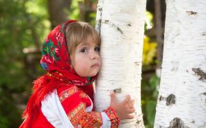 Cute little girl hug a tree wallpaper thumb