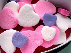 Love heart-shaped candy wallpaper thumb