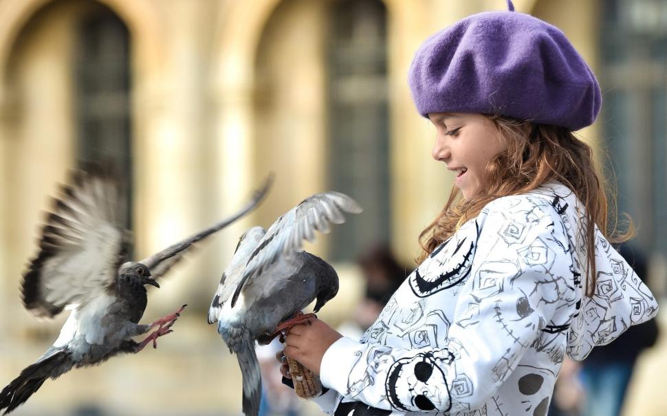 Smile little girl with pigeon wallpaper,Smile HD wallpaper,Little HD wallpaper,Girl HD wallpaper,Pigeon HD wallpaper,1920x1200 wallpaper