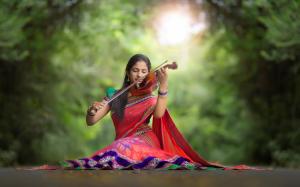 Indian girl, violin, music, road wallpaper thumb
