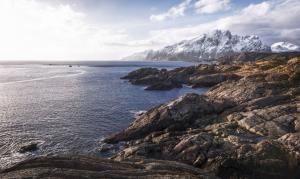 Norway, cliff wallpaper thumb