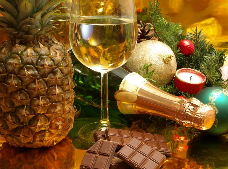 New year, christmas, feast, pineapple, chocolate, champagne, candle, toys, shot, needles wallpaper,new year HD wallpaper,christmas HD wallpaper,feast HD wallpaper,pineapple HD wallpaper,chocolate HD wallpaper,champagne HD wallpaper,candle HD wallpaper,toys HD wallpaper,shot HD wallpaper,needles HD wallpaper,2560x1900 wallpaper