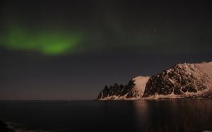 Aurora Borealis Northern Lights Ocean Stars Mountains HD wallpaper thumb