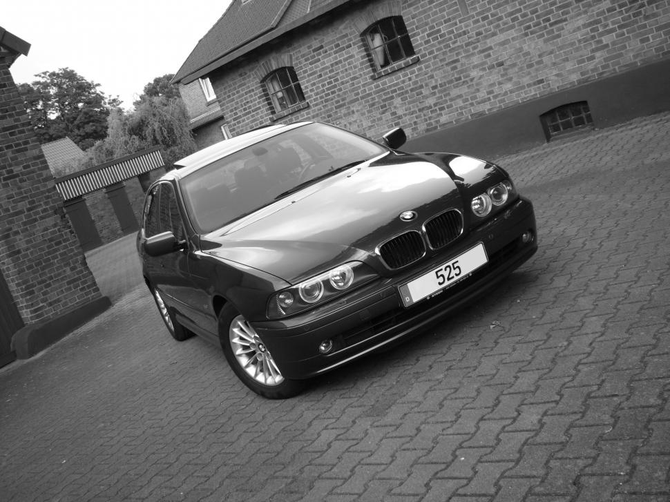 Black Car, BMW 525, Parking wallpaper,black car HD wallpaper,bmw 525 HD wallpaper,parking HD wallpaper,2816x2112 wallpaper